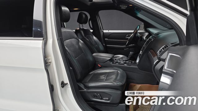 Ford Explorer 2017 — photo 11