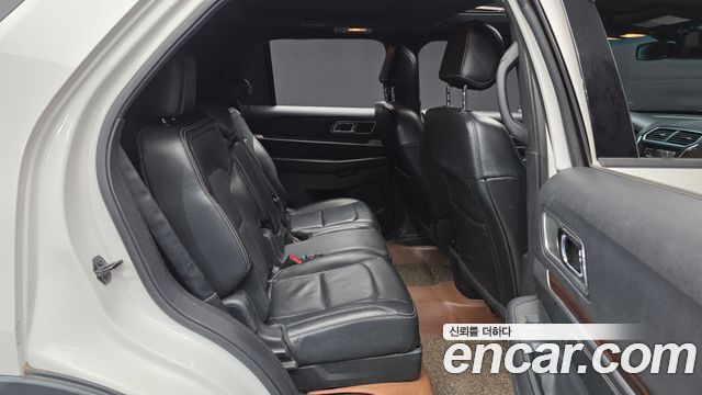 Ford Explorer 2017 — photo 12