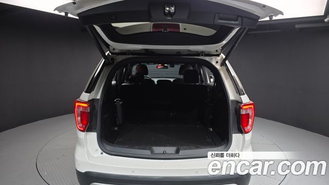 Ford Explorer 2017 — photo 20
