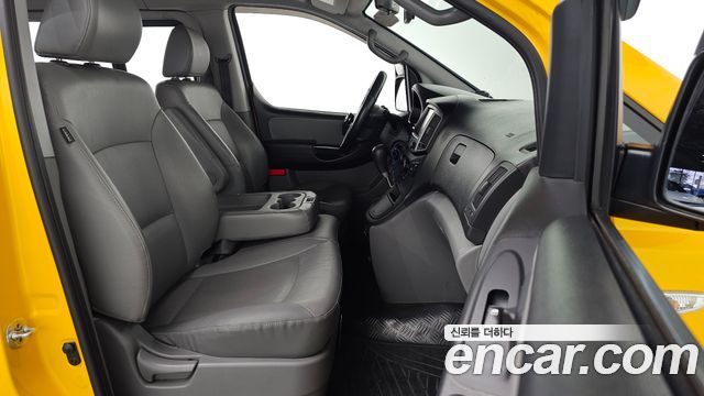 Hyundai Starex 2019 — photo 16