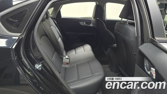 Kia K3 2023 — photo 17