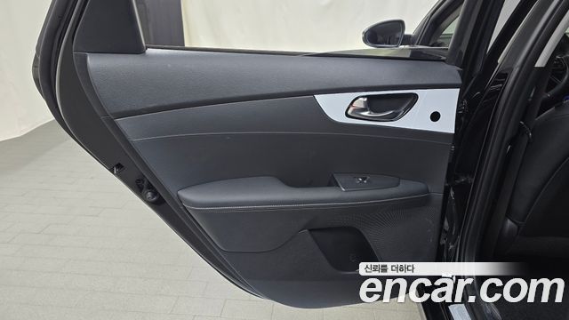 Kia K3 2023 — photo 15