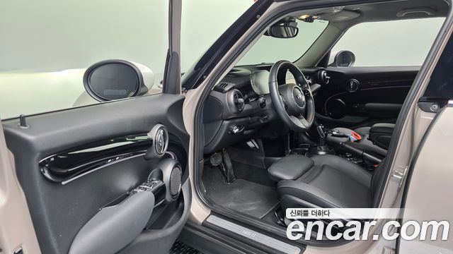 Mini Cooper 2024 — photo 13