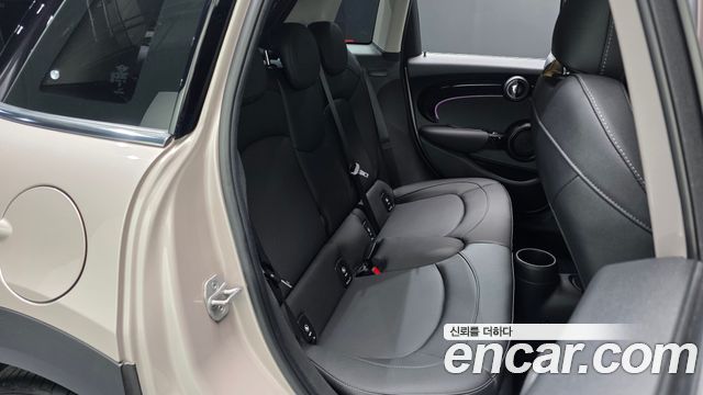Mini Cooper 2024 — photo 17