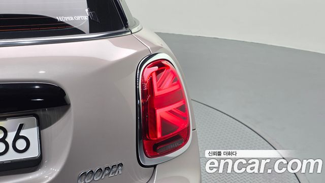 Mini Cooper 2024 — photo 9