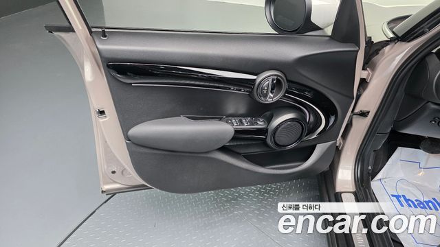 Mini Cooper 2024 — photo 14