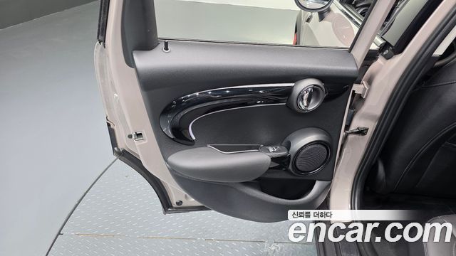 Mini Cooper 2024 — photo 15
