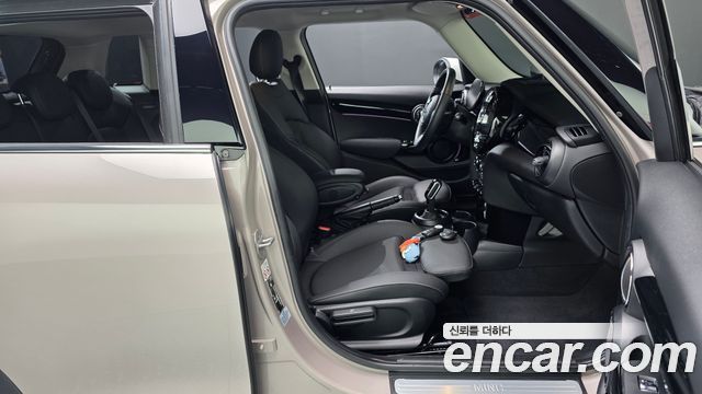 Mini Cooper 2024 — photo 16