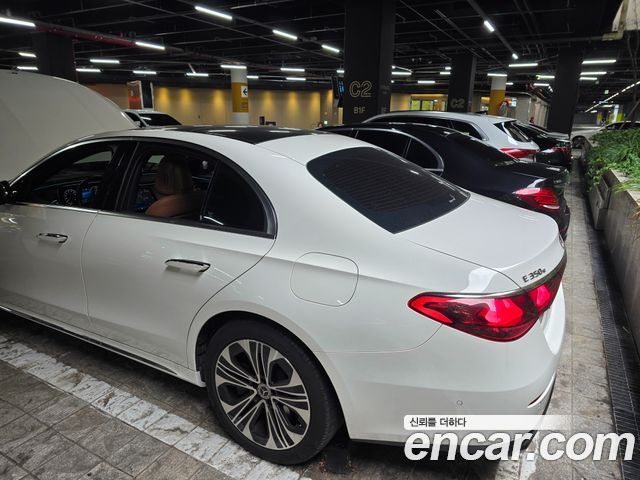Mercedes-Benz E-Class 2025 — photo 2
