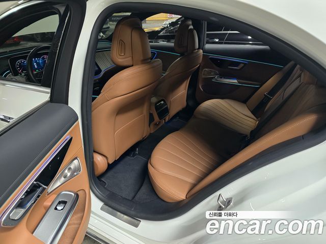 Mercedes-Benz E-Class 2025 — photo 4
