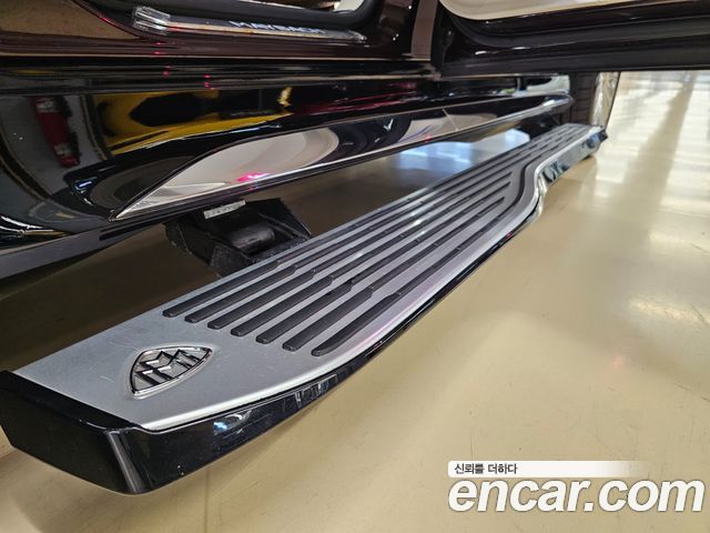 Mercedes-Benz GLS-Class 2023 — photo 15