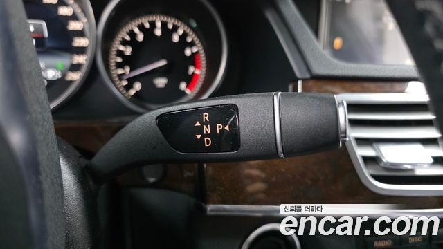 Mercedes-Benz E-Class 2014 — photo 12