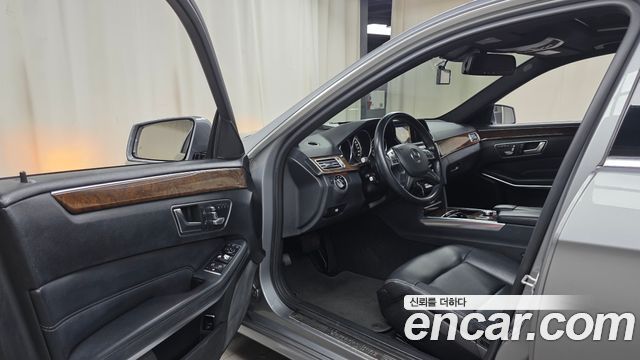 Mercedes-Benz E-Class 2014 — photo 13