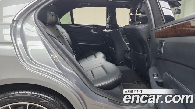Mercedes-Benz E-Class 2014 — photo 17