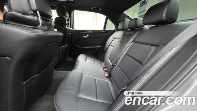Mercedes-Benz E-Class 2014 — photo 18