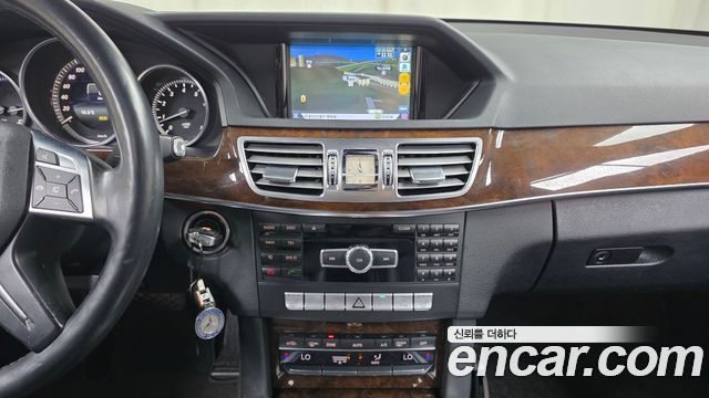 Mercedes-Benz E-Class 2014 — photo 19
