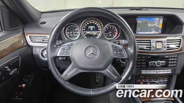 Mercedes-Benz E-Class 2014 — photo 20