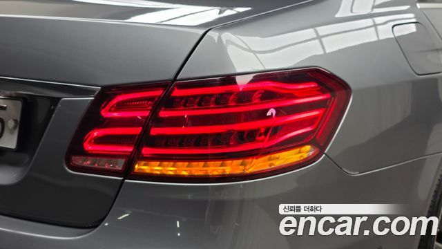 Mercedes-Benz E-Class 2014 — photo 9