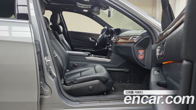 Mercedes-Benz E-Class 2014 — photo 16