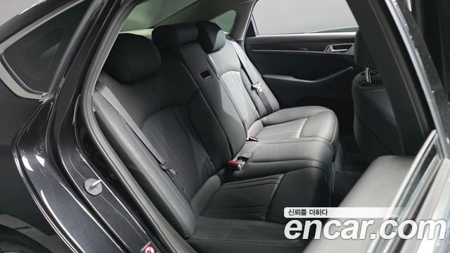 Genesis G80 2018 — photo 17