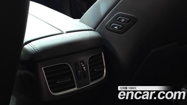 Genesis G80 2018 — photo 28