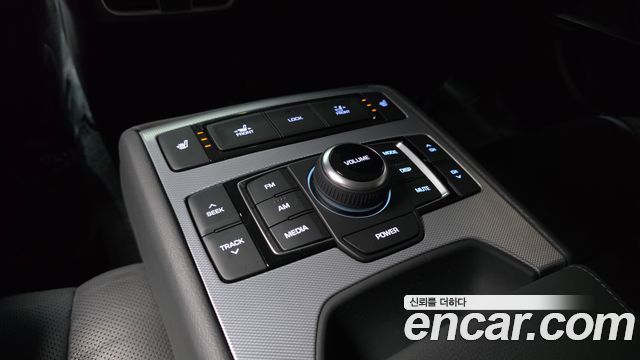 Genesis G80 2018 — photo 29