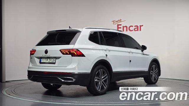 Volkswagen Tiguan 2023 — photo 2