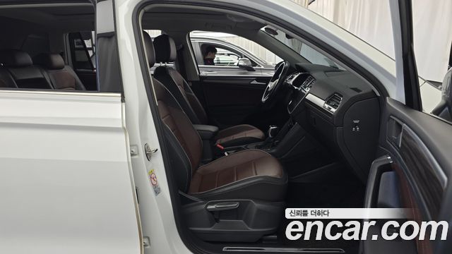 Volkswagen Tiguan 2023 — photo 11