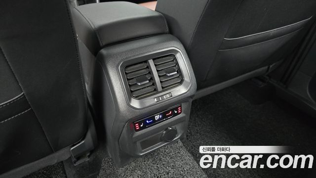 Volkswagen Tiguan 2023 — photo 19