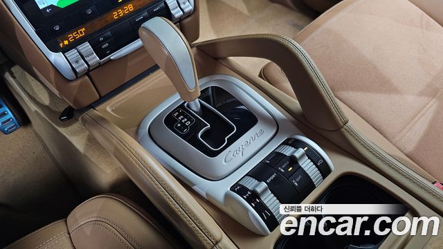 Porsche Cayenne 2010 — photo 9