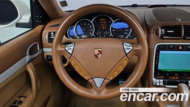 Porsche Cayenne 2010 — photo 15