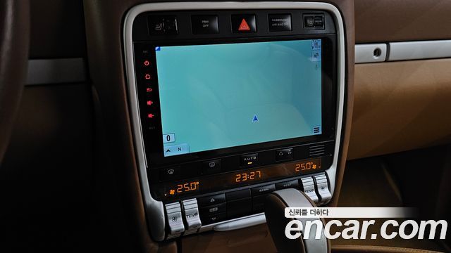 Porsche Cayenne 2010 — photo 16