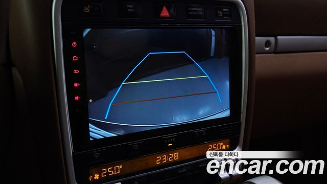 Porsche Cayenne 2010 — photo 17