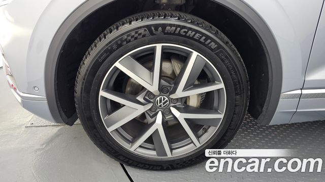 Volkswagen Touareg 2023 — photo 5
