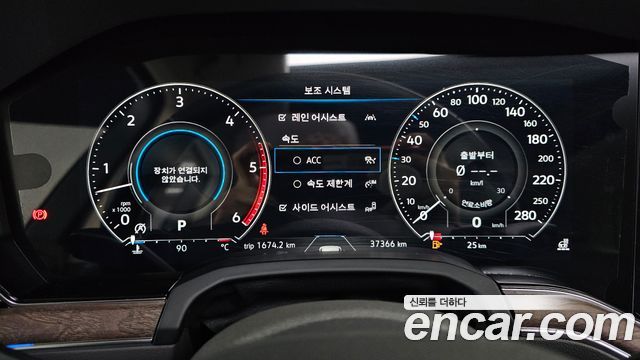 Volkswagen Touareg 2023 — photo 8