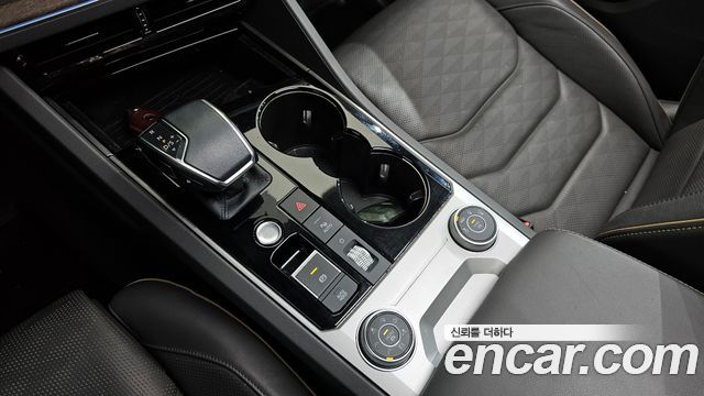 Volkswagen Touareg 2023 — photo 9