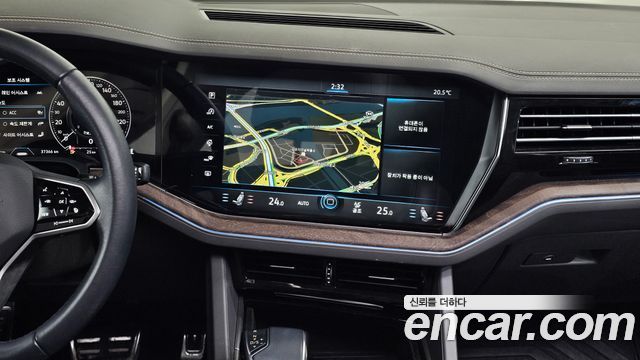 Volkswagen Touareg 2023 — photo 15