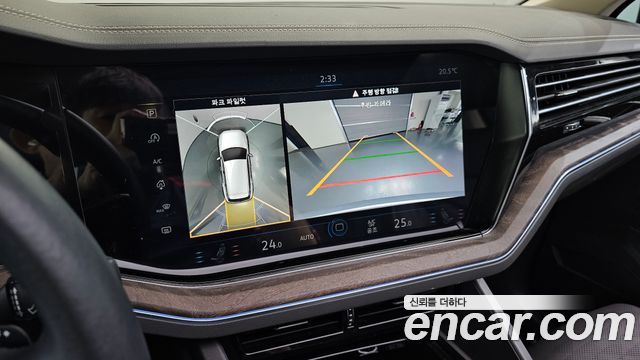 Volkswagen Touareg 2023 — photo 16