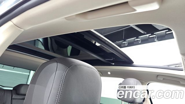 Volkswagen Touareg 2023 — photo 18