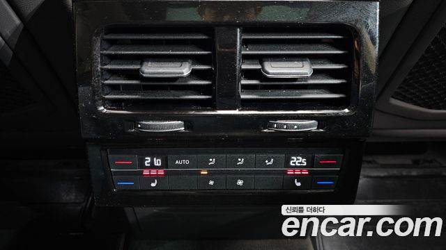 Volkswagen Touareg 2023 — photo 19