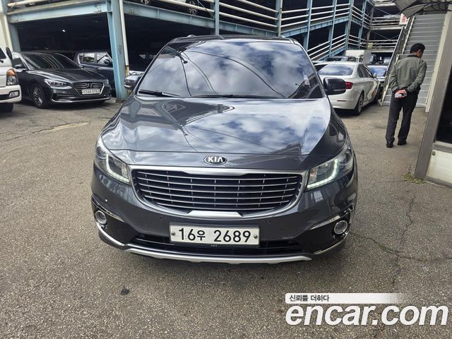 Kia Canival 2017 — photo 1