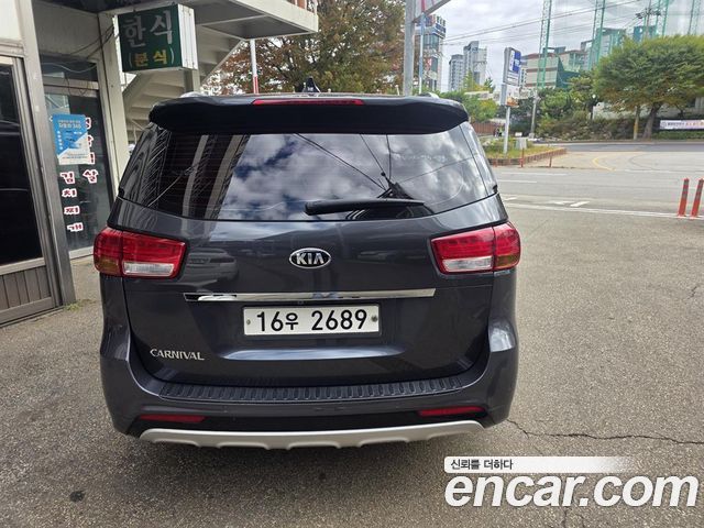 Kia Canival 2017 — photo 3