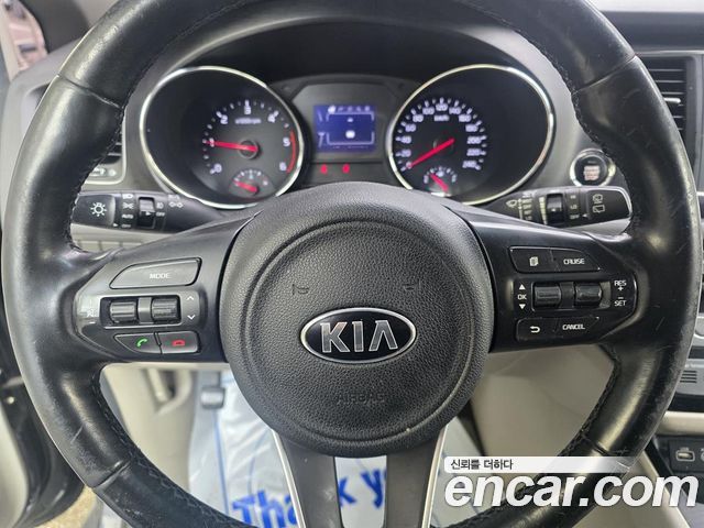 Kia Canival 2017 — photo 5
