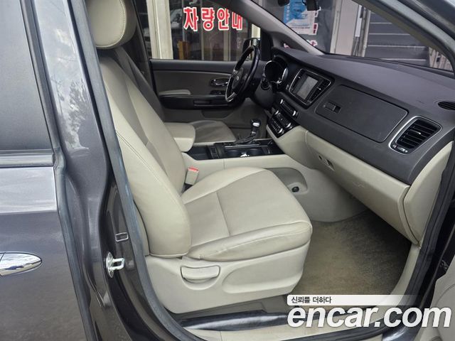 Kia Canival 2017 — photo 11