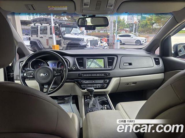 Kia Canival 2017 — photo 12