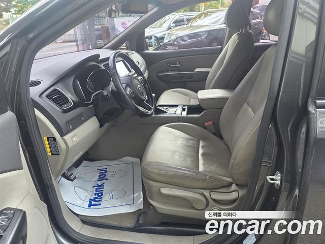 Kia Canival 2017 — photo 14