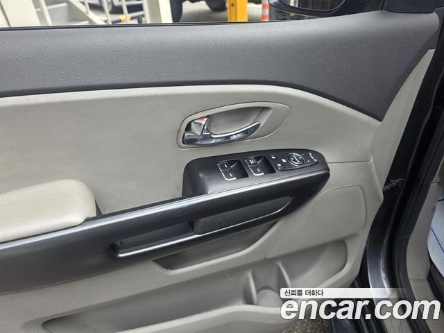 Kia Canival 2017 — photo 16