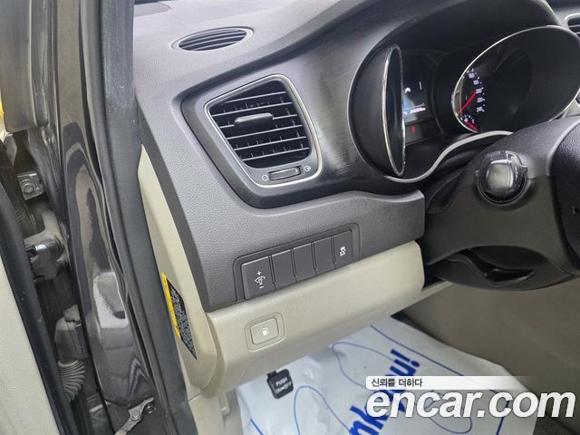 Kia Canival 2017 — photo 17