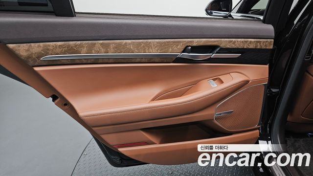Genesis G90 2019 — photo 15