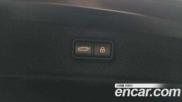 Genesis G90 2019 — photo 37